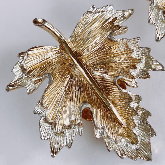 VTG Signed Sarah Coventry Mid Century Leaf Clip On Earrings Gold Silver Tone - Picture 3 of 12